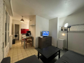 SUPERBE APPARTEMENT 2 PIÈCES AVEC GRANDE TERRASSE